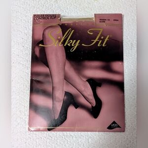 Hosiery Silky Fit Fuller Figure Control Top Hosiery Sandalfoot Queen 1X Nude